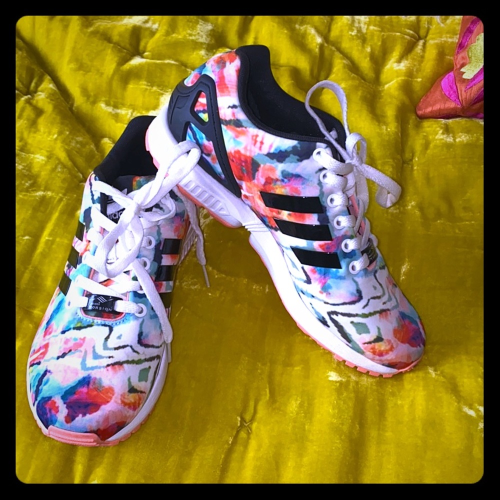 Adidas size 8 women’s Torsion athletic shoes